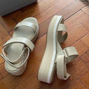 Leather platform sandal